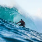 Surfeando en la playa