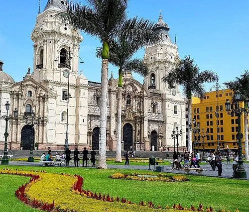 Plaza de Armas de Lima. 5 lugares que no debes dejar de visitar si estás en Lima.