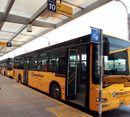 Feeder bus for the Lima Metropolitan