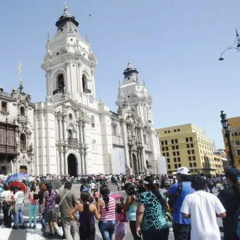 Tour of the 7 churches: Lima Cathedral, Plaza Mayor.