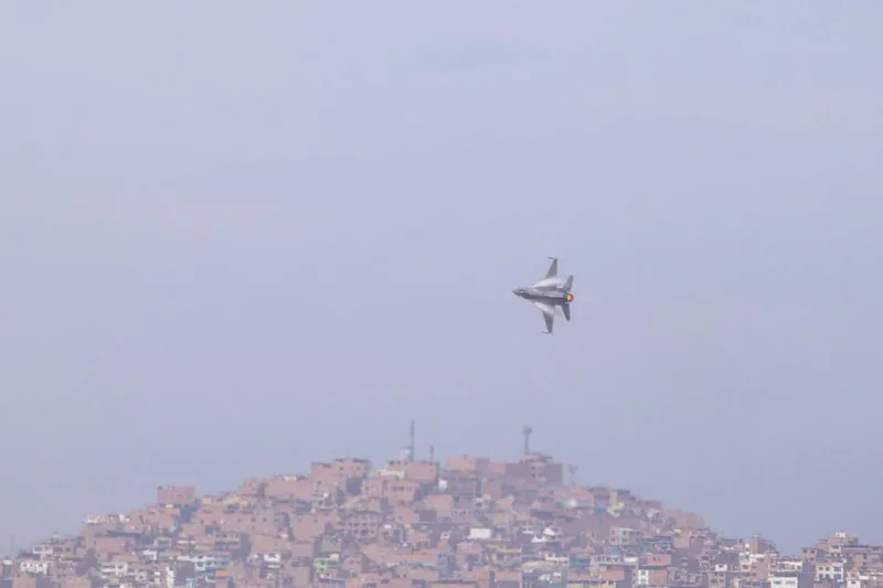 Sobrevolando Lima para el evento Vuela Alto en el XVIII festival aéreo las palmas 2026